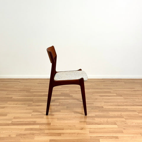 Set of 4 dining chairs in solid teak by Herning Kjaernulf, 1950s-60s, Denmark - Beyo Vintage