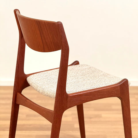 Set of 4 dining chairs in solid teak by Herning Kjaernulf, 1950s-60s, Denmark - Beyo Vintage