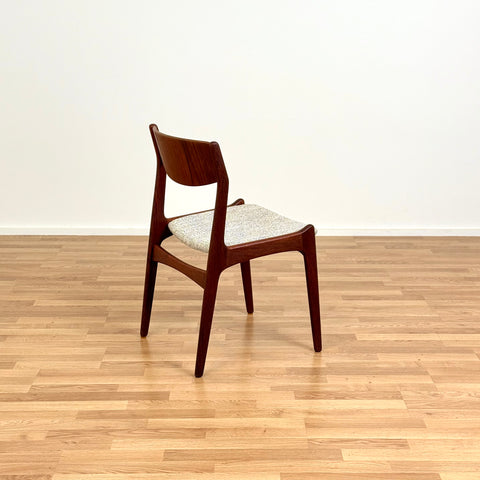 Set of 4 dining chairs in solid teak by Herning Kjaernulf, 1950s-60s, Denmark - Beyo Vintage