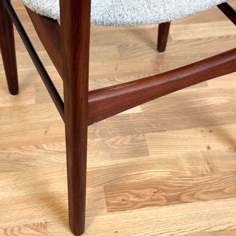 Set of 6 dining chairs in solid walnut & teak, 1950s-60s, Denmark - Beyo Vintage