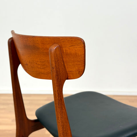 Set of 6 dining chairs in teak by Schiønning & Elgaard, 1950s-60s, Denmark - Beyo Vintage
