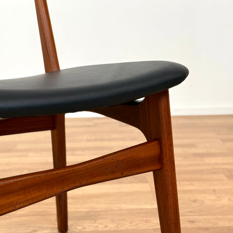 Set of 6 dining chairs in teak by Schiønning & Elgaard, 1950s-60s, Denmark - Beyo Vintage