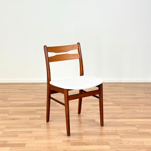 Set of 8 chairs in teak & walnut, 1950s-60s, Denmark - Beyo Vintage