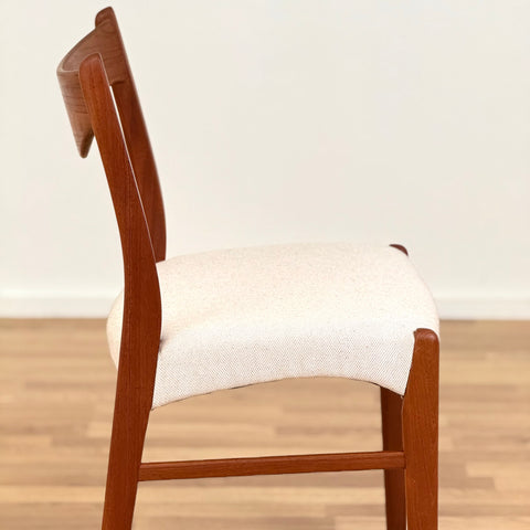 Set of 8 dining chairs in solid teak by Arne Wahl Iversen, 1950s-60s, Denmark - Beyo Vintage