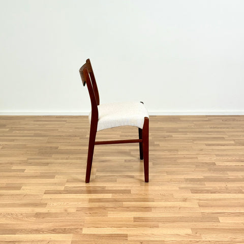 Set of 8 dining chairs in solid teak by Arne Wahl Iversen, 1950s-60s, Denmark - Beyo Vintage