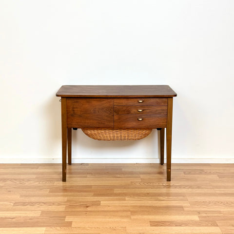 Side table in elm, 1950s-60s, Denmark - Beyo Vintage