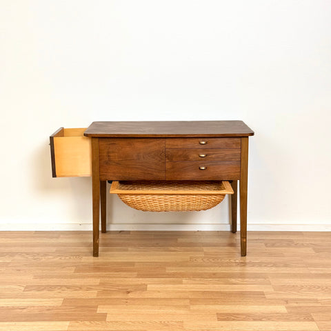 Side table in elm, 1950s-60s, Denmark - Beyo Vintage