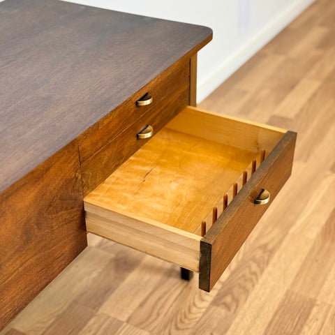 Side table in elm, 1950s-60s, Denmark - Beyo Vintage