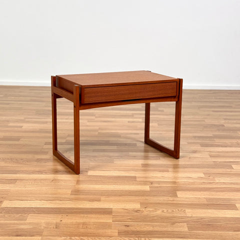 Side table in teak, 1950s-60s, Denmark - Beyo Vintage