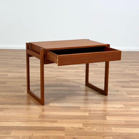 Side table in teak, 1950s-60s, Denmark - Beyo Vintage