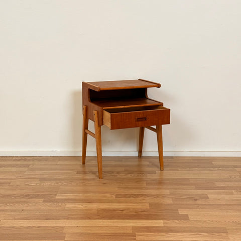 Side table / Nightstand in teak, 1950s-60s, Sweden - Beyo Vintage