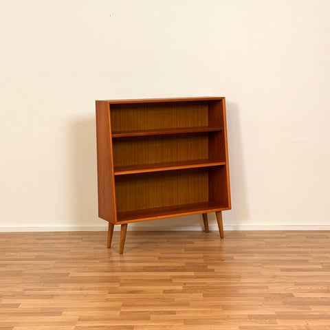 Small bookshelf in teak, 1950s-60s