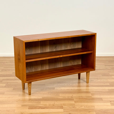 Small bookshelf in walnut, 1950s-60s, Sweden - Beyo Vintage