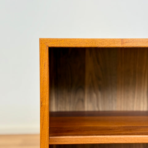 Small bookshelf in walnut, 1950s-60s, Sweden - Beyo Vintage