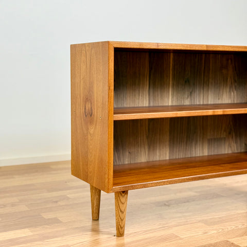 Small bookshelf in walnut, 1950s-60s, Sweden - Beyo Vintage