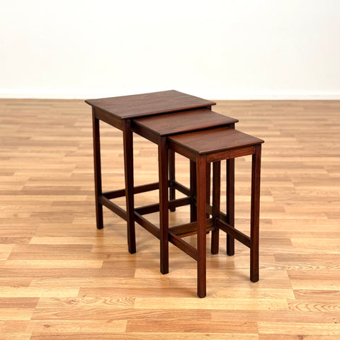 Small nest of 3 nest of tables in stained teak, 1950s-60s, Sweden - Beyo Vintage