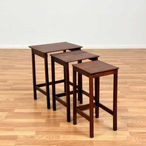 Small nest of 3 nest of tables in stained teak, 1950s-60s, Sweden - Beyo Vintage