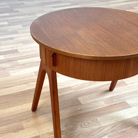 Small round table in teak, 1950s-60s, Denmark - Beyo Vintage