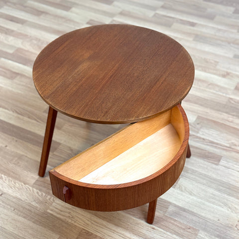 Small round table in teak, 1950s-60s, Denmark - Beyo Vintage