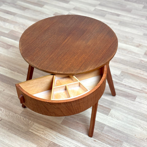 Small round table in teak, 1950s-60s, Denmark - Beyo Vintage