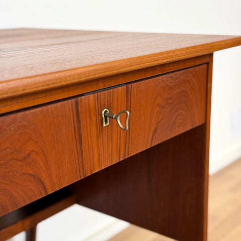 PRICE Small writing desk in teak, 1950s-60s, Denmark - Beyo Vintage