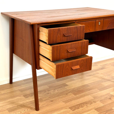 PRICE Small writing desk in teak, 1950s-60s, Denmark - Beyo Vintage