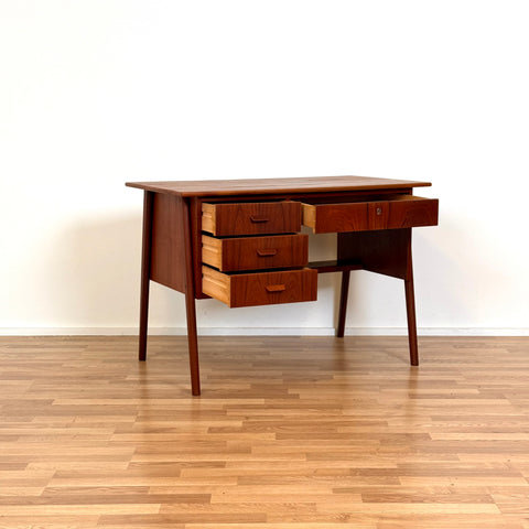PRICE Small writing desk in teak, 1950s-60s, Denmark - Beyo Vintage