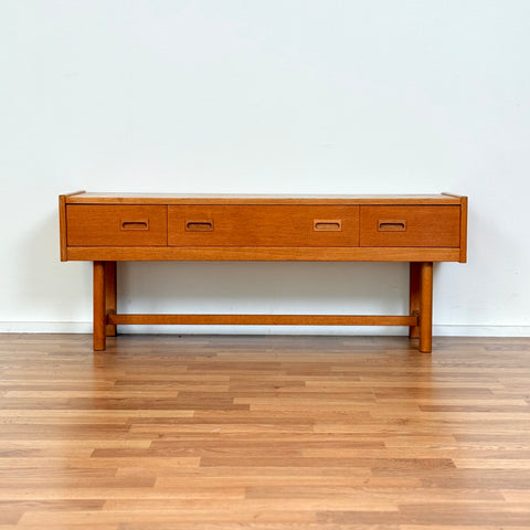 Sideboard in oak by AB Glas och Trä, Hovmantorp, 1950s-60s, Sweden - Beyo Vintage