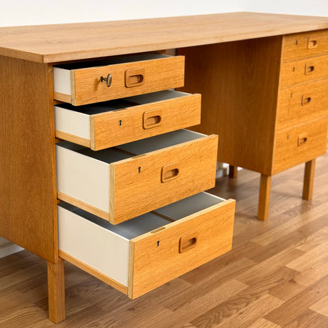 Writing desk in oak, 1950s-60s, Sweden - Beyo Vintage