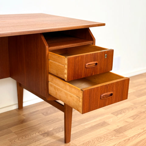 PRICE Writing desk in teak, 1950s-60s, Denmark - Beyo Vintage