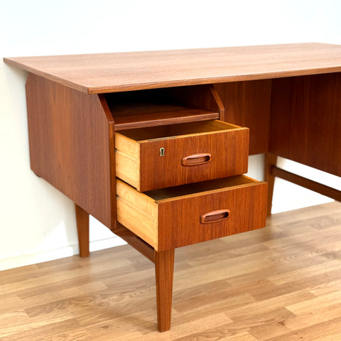 PRICE Writing desk in teak, 1950s-60s, Denmark - Beyo Vintage