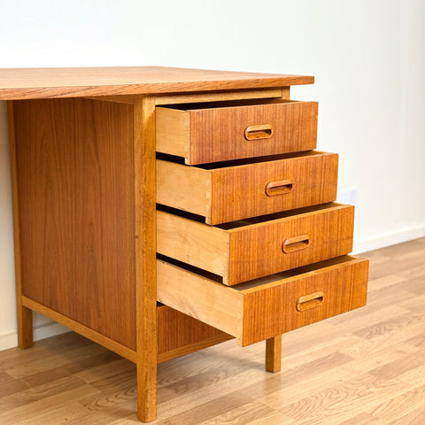 Writing table in teak, 1950s-60s - Beyo Vintage
