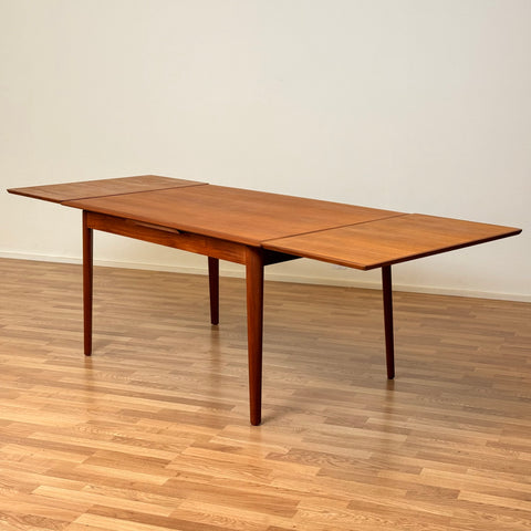 Dining table in teak, 1950s-60s, Denmark - Beyo Vintage