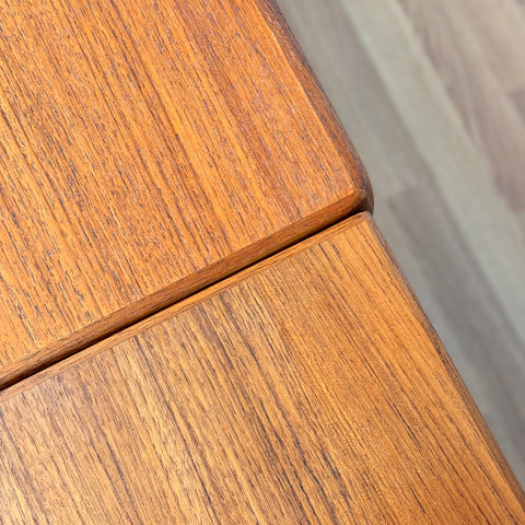 Dining table in teak by Vejle Möbelfabrik A/S, 1950s-60s, Denmark - Beyo Vintage