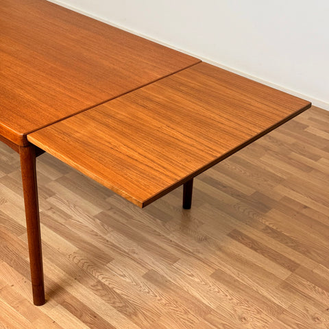 Dining table in teak by Vejle Möbelfabrik A/S, 1950s-60s, Denmark - Beyo Vintage