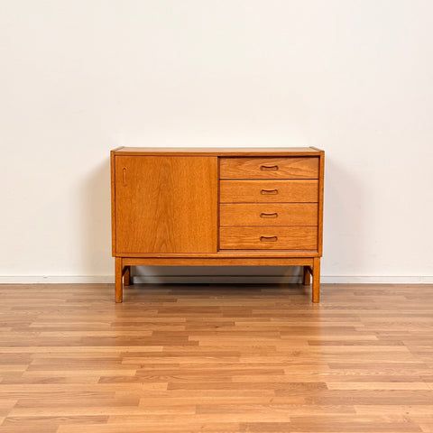 Sideboard in oak by Hermie (NOT SURE CHECK STAMP), 1950s-60s, Sweden - Beyo Vintage