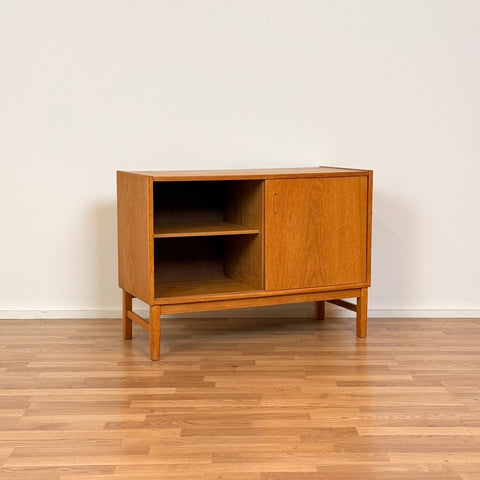 Sideboard in oak by Hermie (NOT SURE CHECK STAMP), 1950s-60s, Sweden - Beyo Vintage