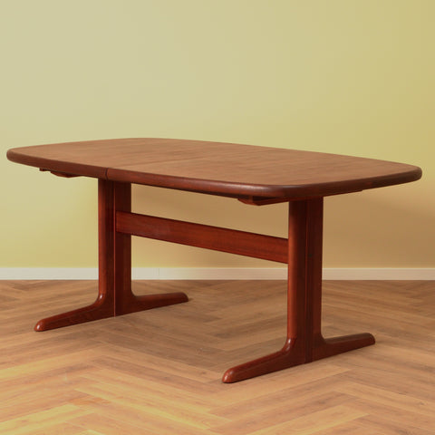 Danish oval dining table in mahogany by Skovby Møbelfabrik