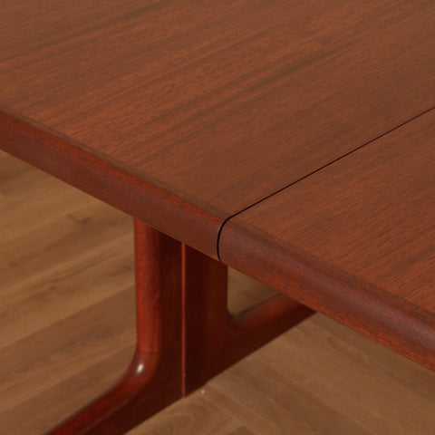 Danish oval dining table in mahogany by Skovby Møbelfabrik